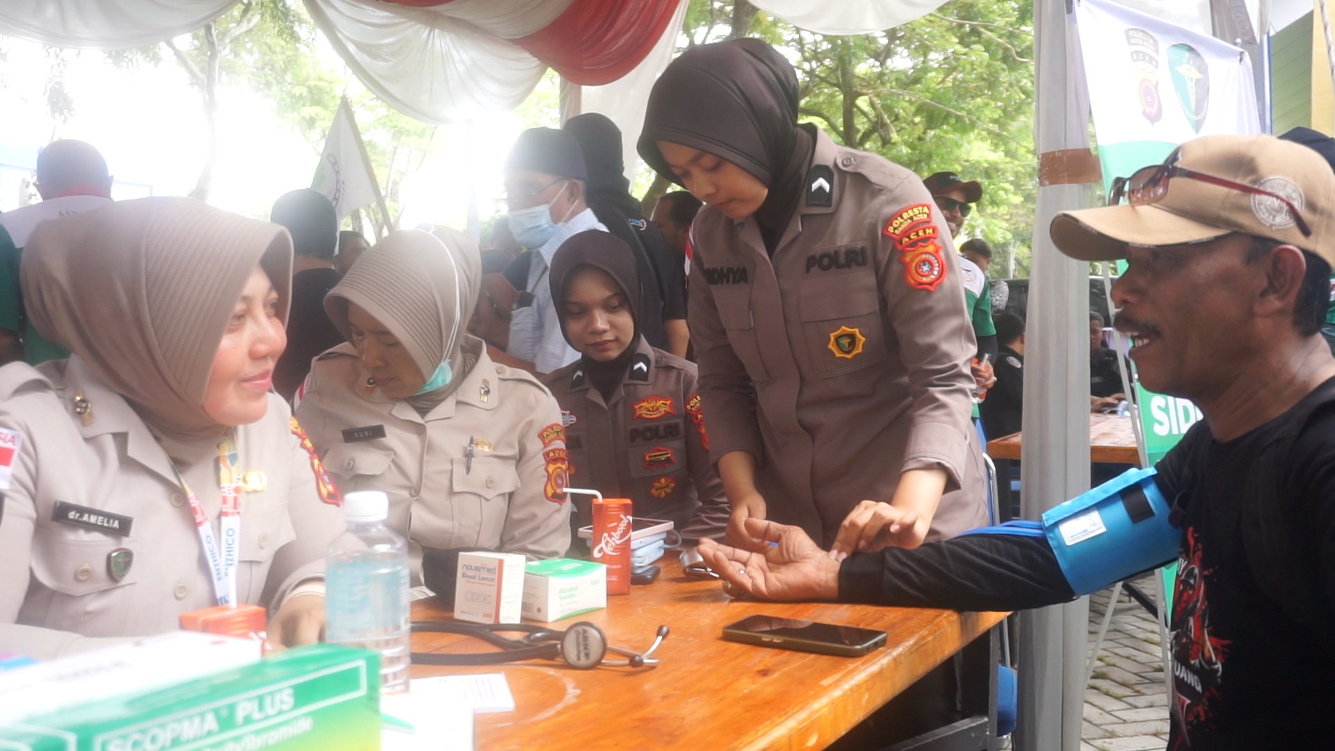 Posko Peduli Polresta Banda Aceh Di May Day, Layanan Kesehatan Jadi Sentuhan Kemanusiaan Yang Terasa Nyata - Tribratanews Polresta Banda Aceh