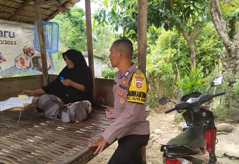 Personel Polsek  Jajaran Polresta Banda Aceh Patroli Dialogis, Sampaikan Imbauan Kamtibmas ke Warga