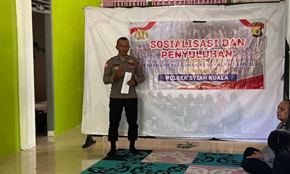 Aipda Badrun Sampaikan Tugas Pokok Polri Kepada Siswi MTsS Safwatul Qur’an
