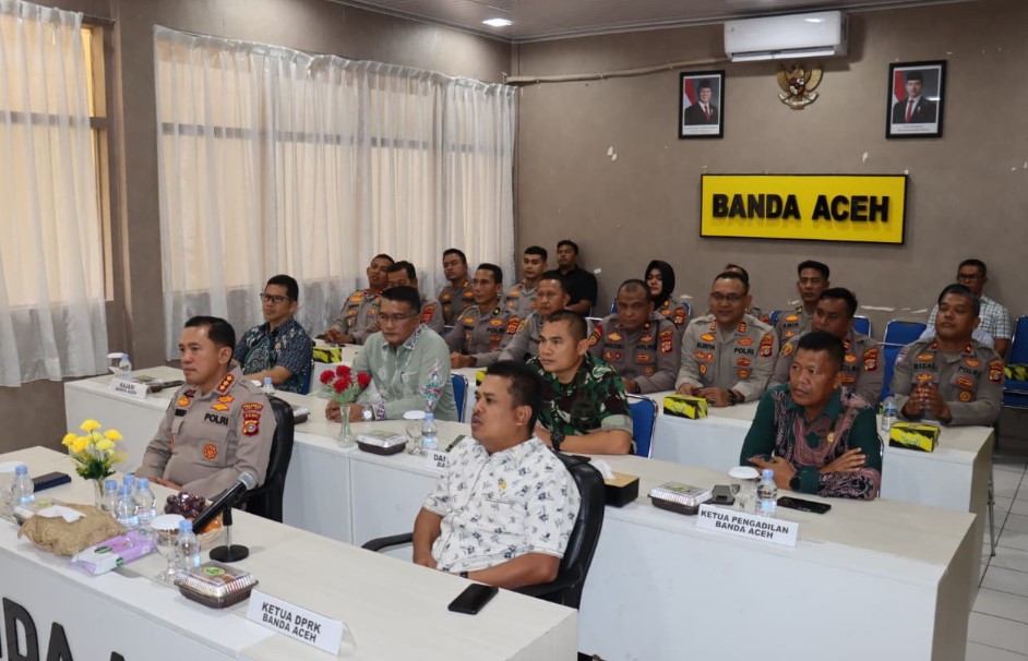 Kapolresta bersama Unsur Forkopimda Banda Aceh Ikuti Zoom Meeting Deklarasi Green Policing - Tribratanews Polresta Banda Aceh