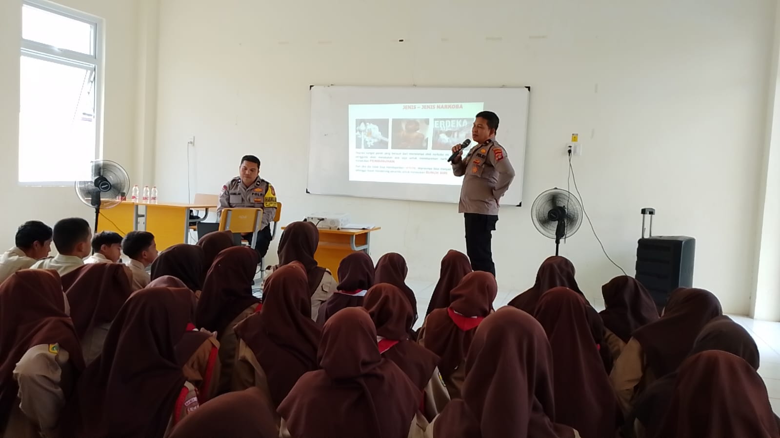 Polsek Jaya Baru Sosialisasi Pencegahan Bahaya Narkoba di SMP Kemala Bhayangkari 