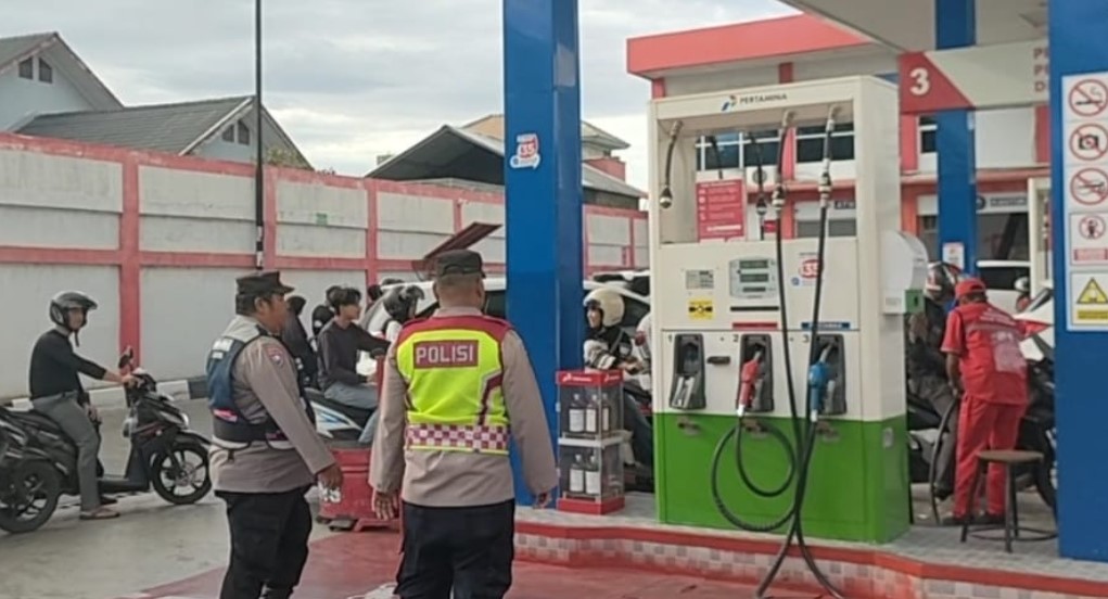 Kelangkaan BBM, Personel Polresta Banda Aceh Pantau SPBU, Berikut Penegasan Polisi