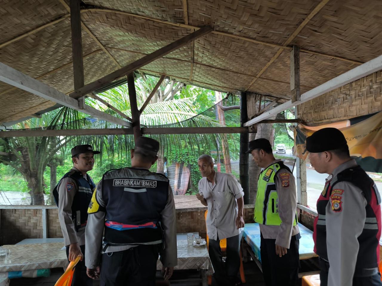 Personel Polresta Banda Aceh Laksanakan Patroli Dialogis dan Sambang Warga