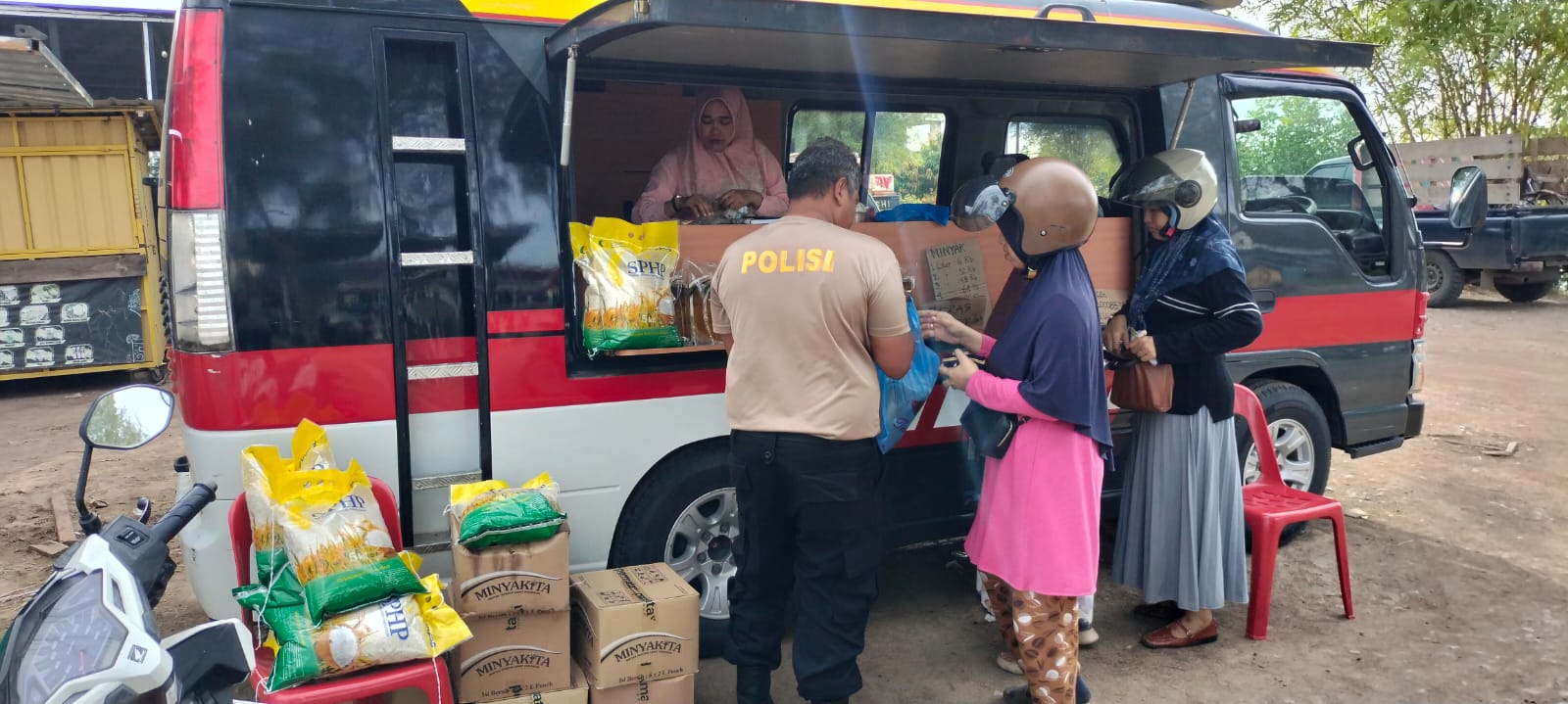Warga Lampulo Serbu Pasar Murah Polresta Banda Aceh, 2,5 Ton Beras Ludes