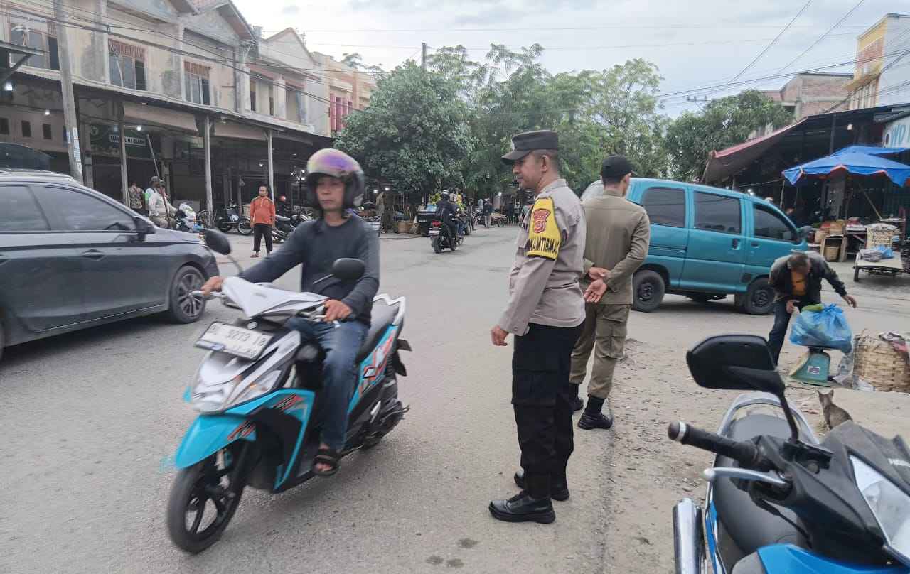 Demi Lancarnya Arus Lalulintas, Personel Polresta Banda Aceh Turun Ke Jalan