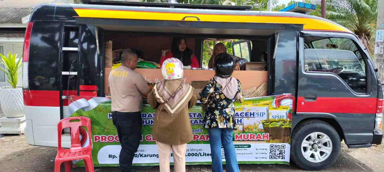 Warga Lueng Bata Serbu Pasar Murah Polresta Banda Aceh, 2,5 Ton Beras Ludes