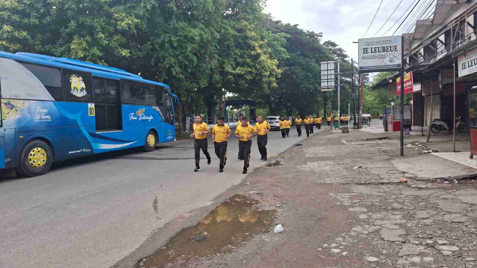 Ciptakan Tubuh Sehat, Personel Polresta Banda Aceh Lakukan Olahraga Bersama