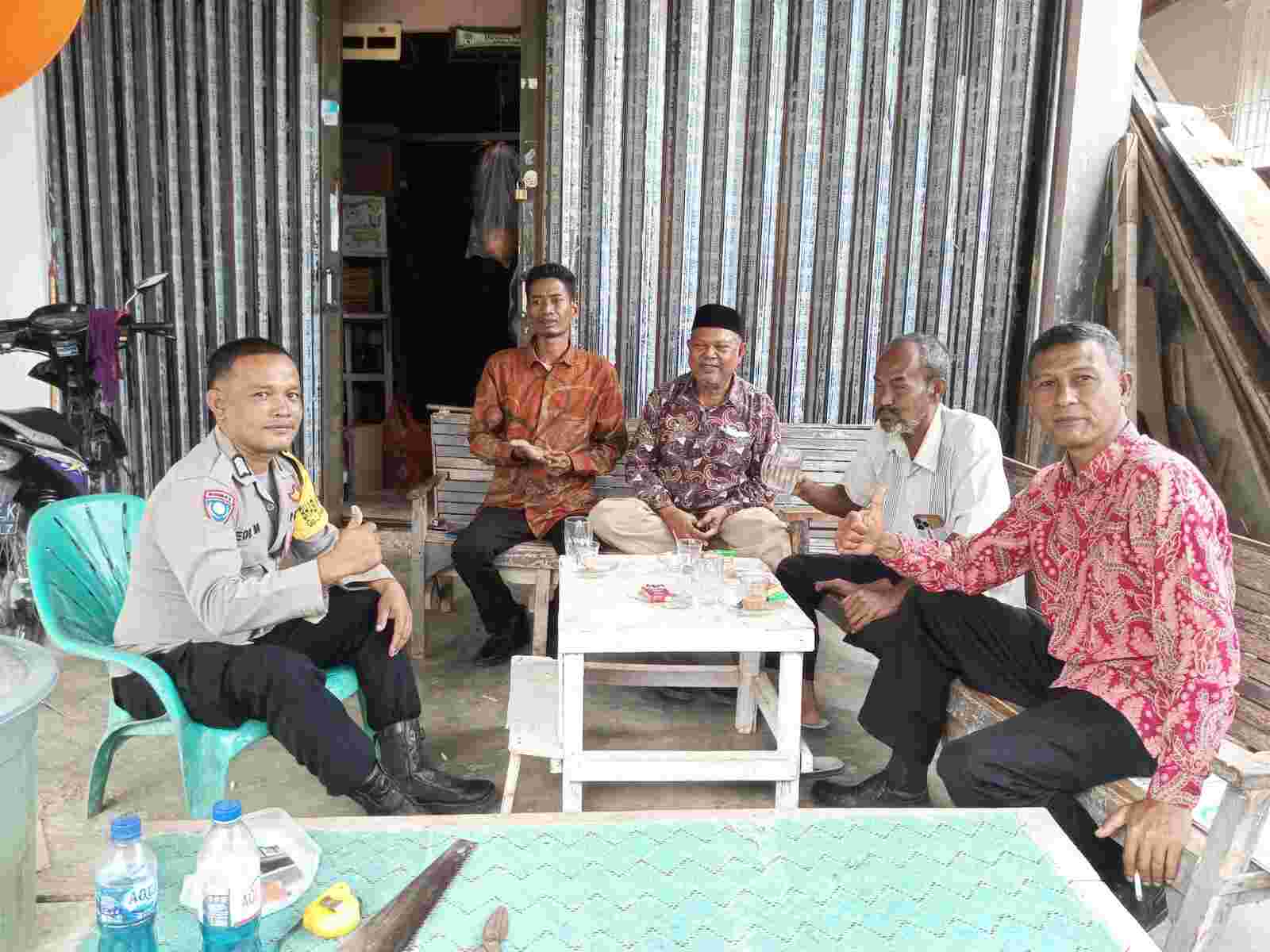 Patroli Pemukiman, Polsek Jajaran Polresta Banda Aceh Ciptakan Situasi Aman dan Sampaikan Pesan Kamtibmas kepada Warga