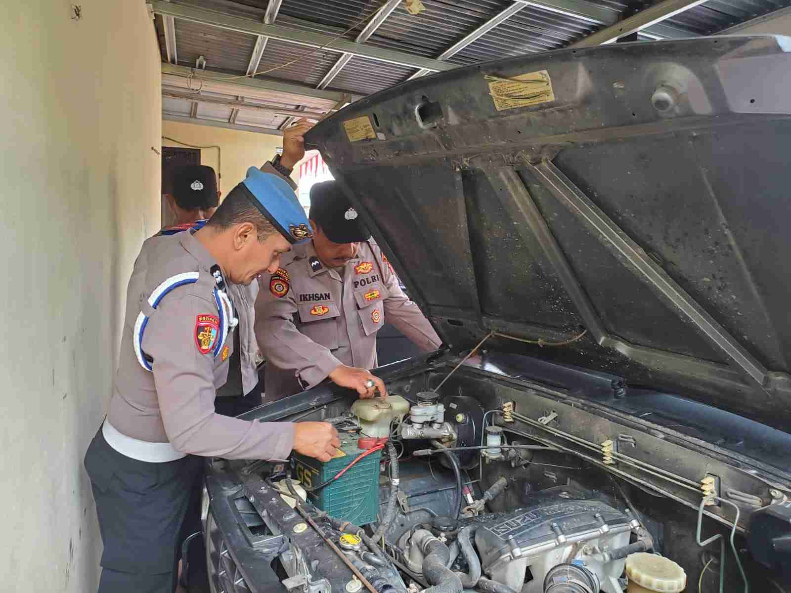 Periksa Kondisi Kelayakan Kenderaan Dinas, Propam Sidak Polsek Lueng Bata
