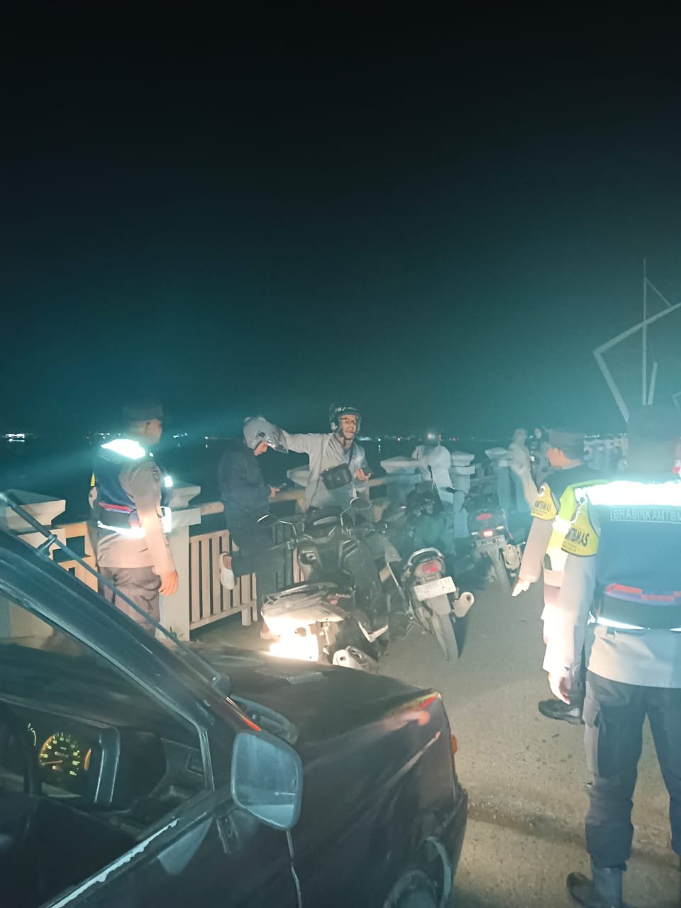 Polisi Bubarkan Kerumunan Warga Tonton Arus Sungai di Jembatan Lamnyong Banda Aceh, Ini Alasannya