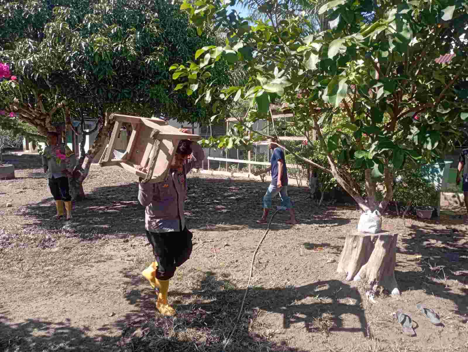 Personel BKO dari Polresta Jalankan Misi Kemanusiaan di Aceh Jaya - Tribratanews Polresta Banda Aceh