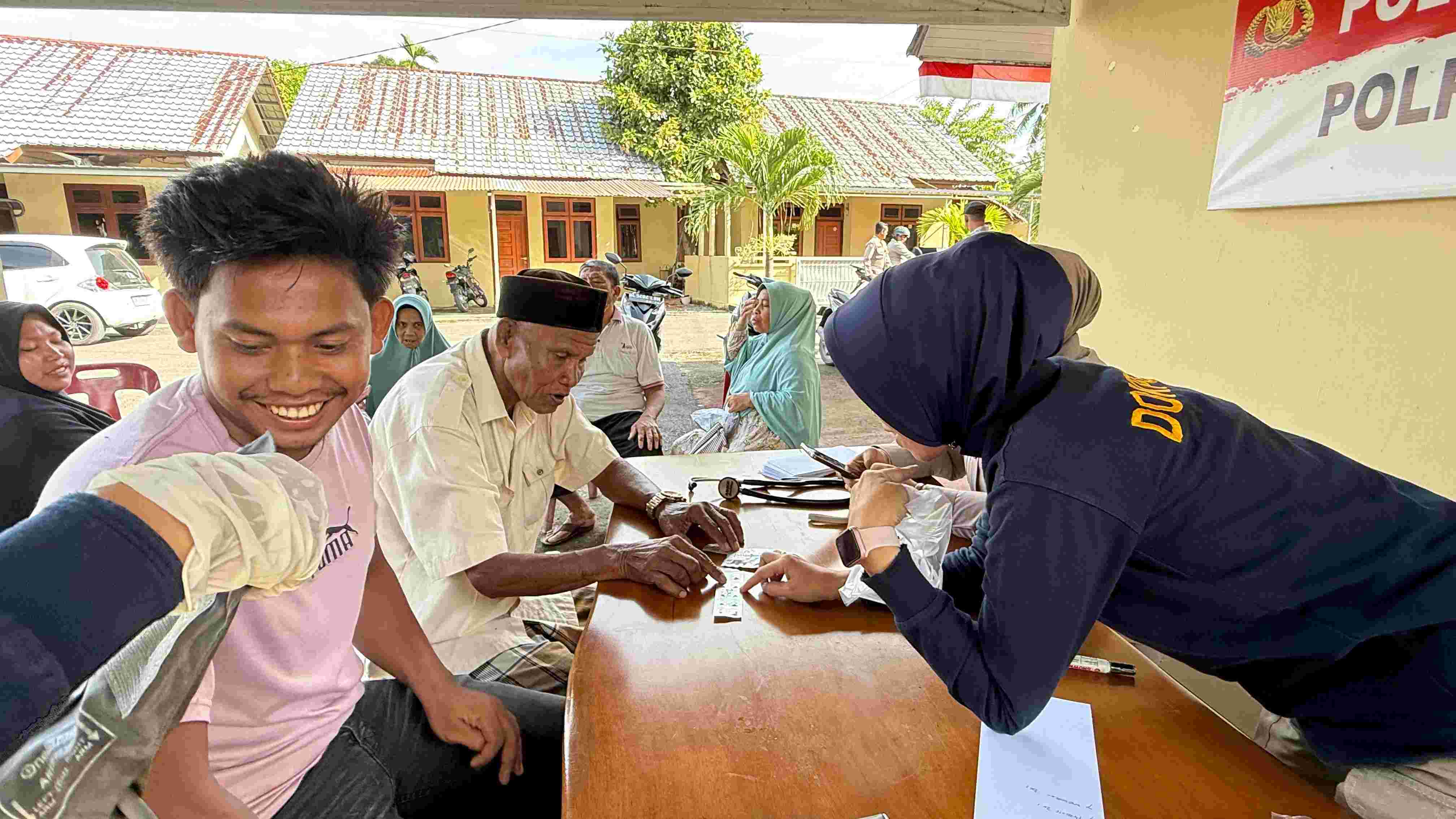 Polresta Banda Aceh Berikan Pelayanan Pengobatan Gratis Bagi Warga di Blang Bintang 