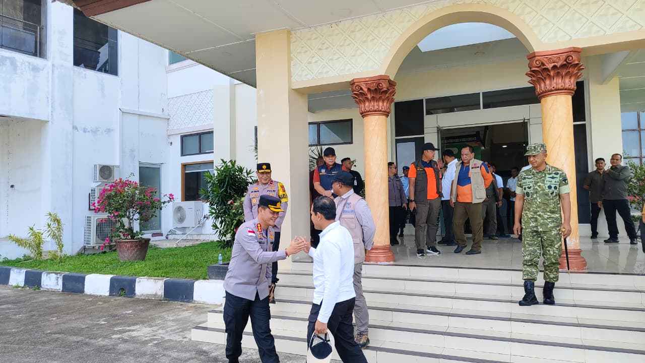 Kapolresta Banda Aceh Dampingi Mendagri RI di Bandara SIM Aceh Besar