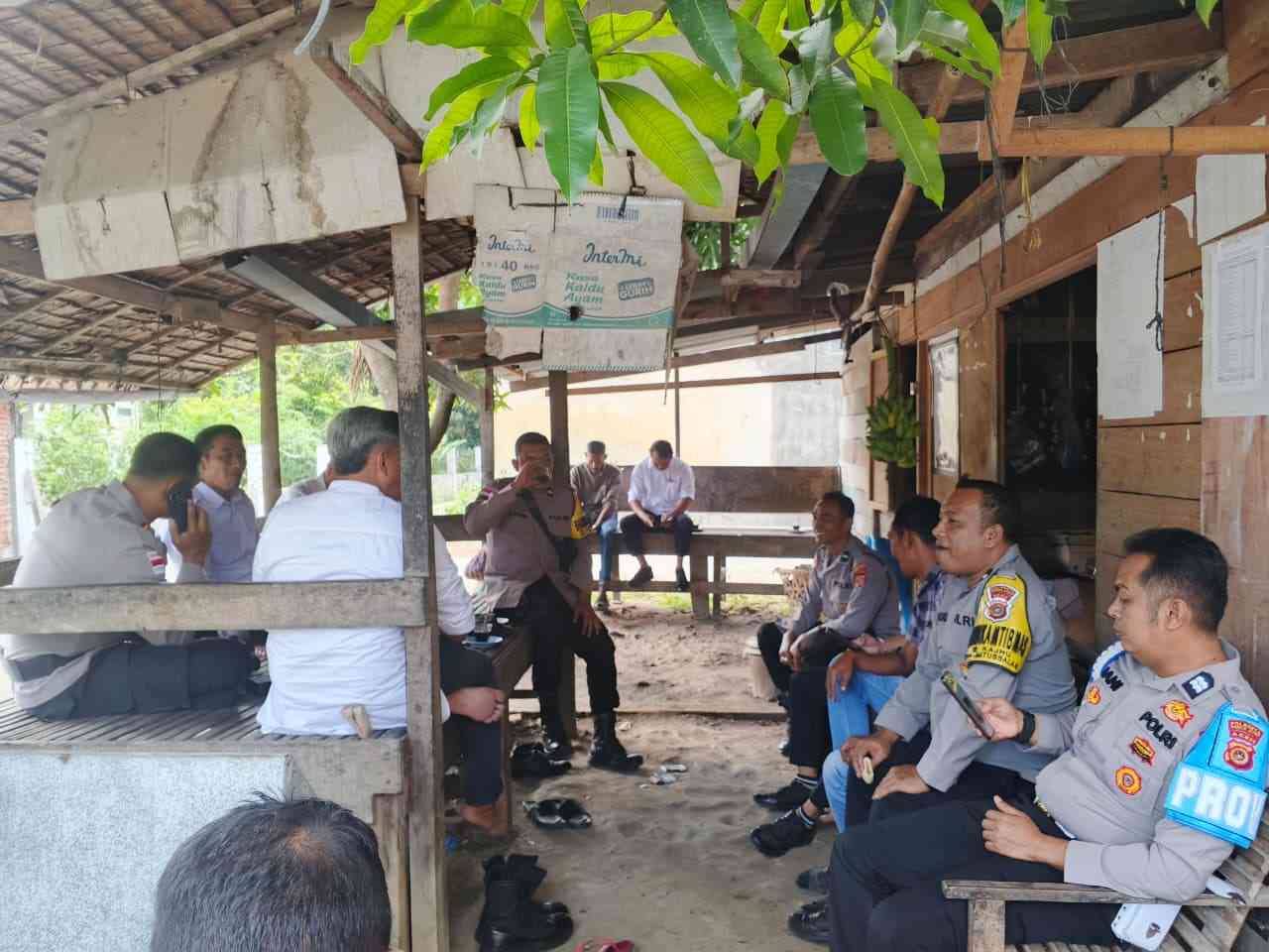 Ngopi Bersama Warga, Kapolsek Baitussalam Sampaikan Pesan Kamtibmas 