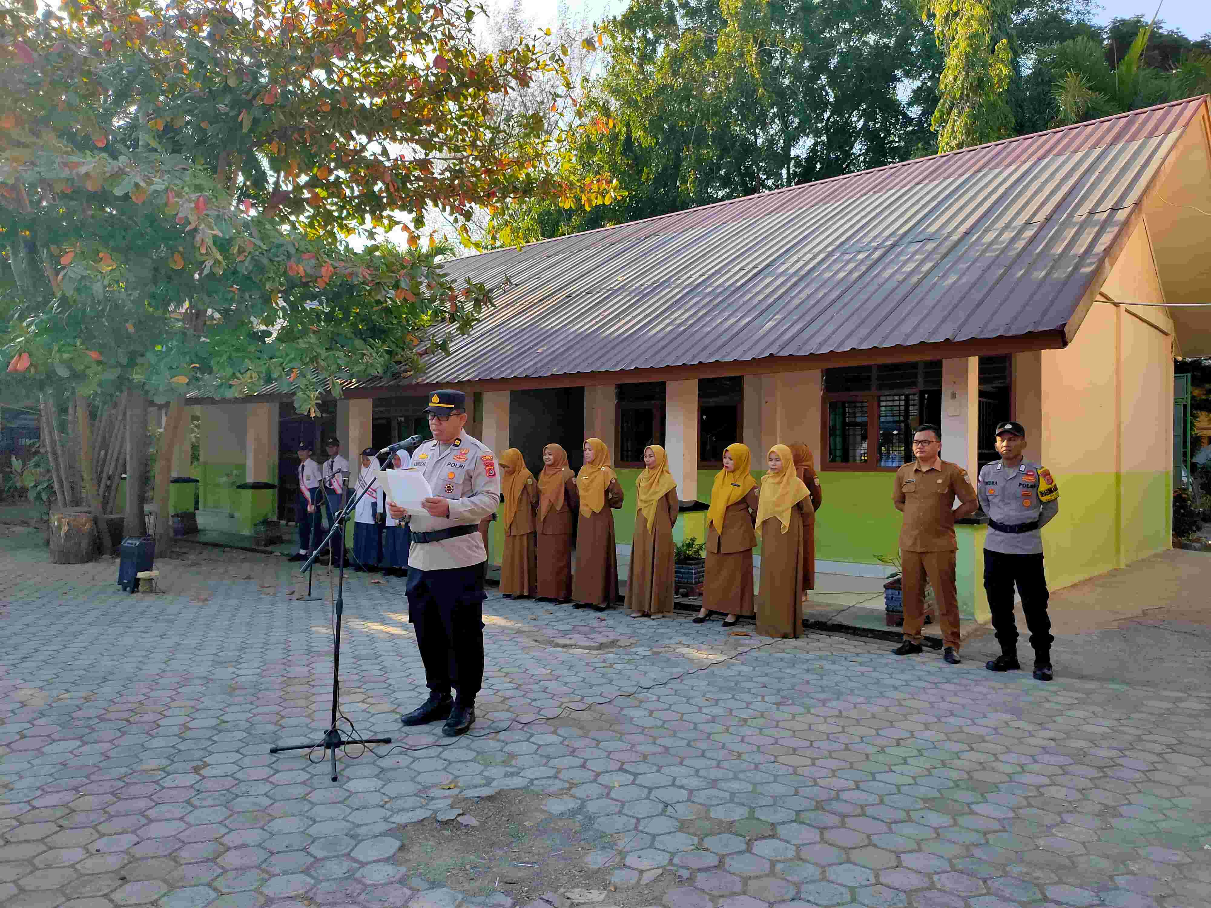 Wakapolsek Kuta Raja Berikan Motivasi Rajin Belajar di SMP Negeri 12 Banda Aceh 