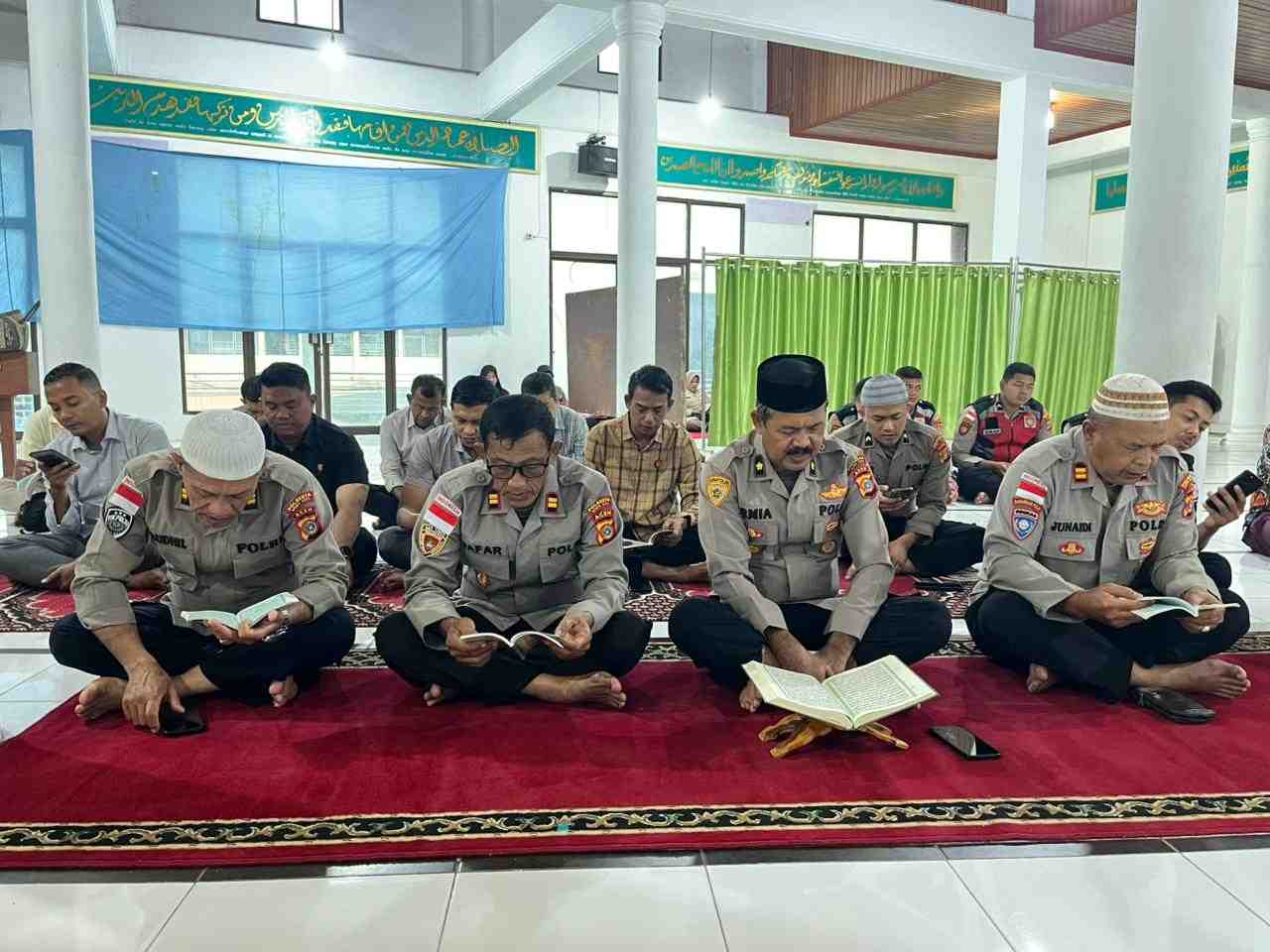 Polresta Ikuti Binrohtal Daring Bersama Biro SDM Polda Aceh, Perkuat Keimanan dan Soliditas Personel - Tribratanews Polresta Banda Aceh