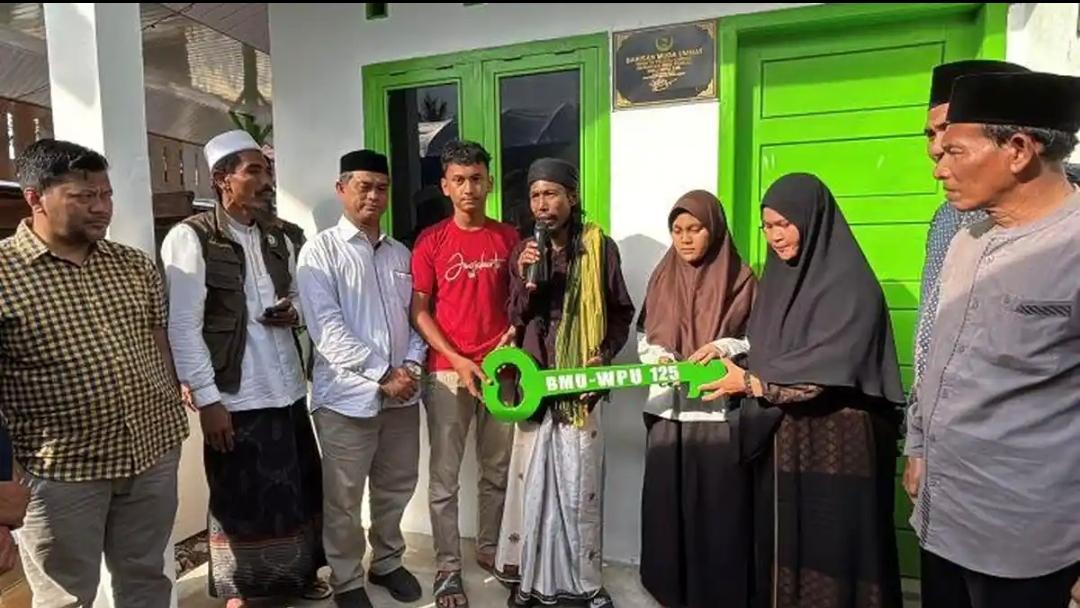 BMU Serahkan Bantuan Rumah Untuk Muallaf di Aceh Besar, Kapolda Serahkan Alquran