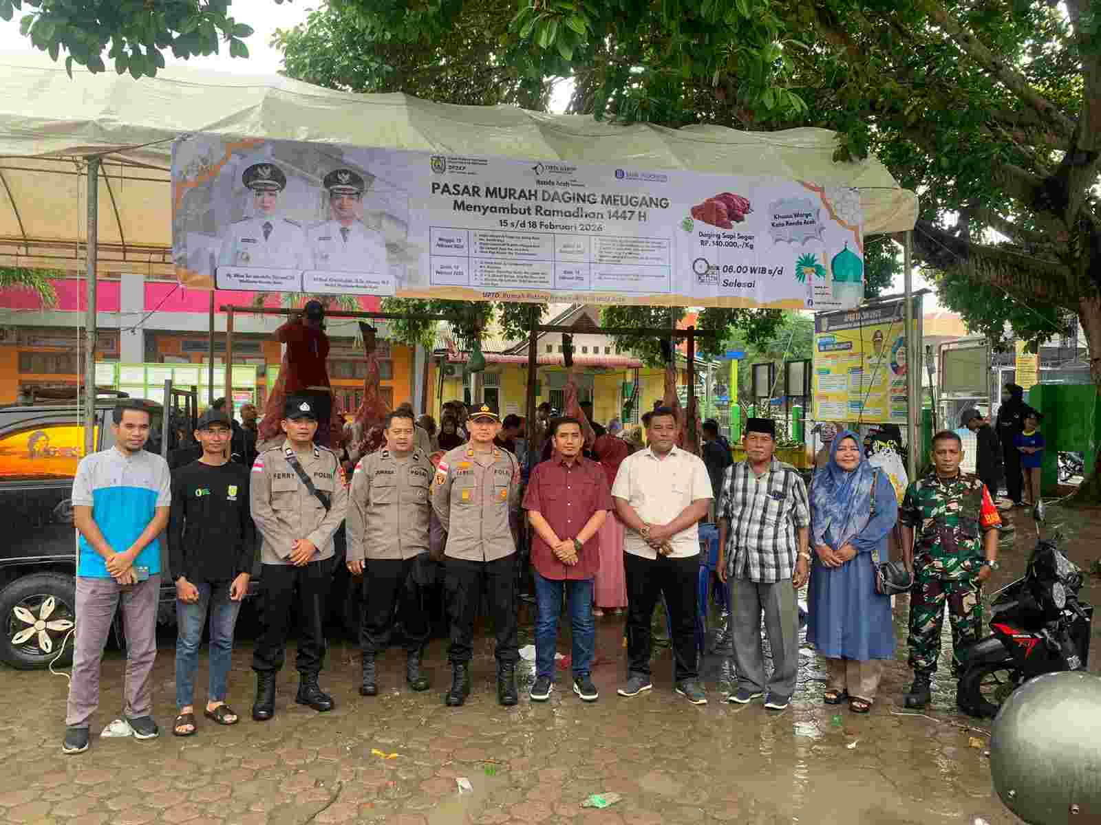 Kolaborasi Polsek Ulee Kareng Bersama Muspika Tinjau Pasar Murah Saat Meugang - Tribratanews Polresta Banda Aceh