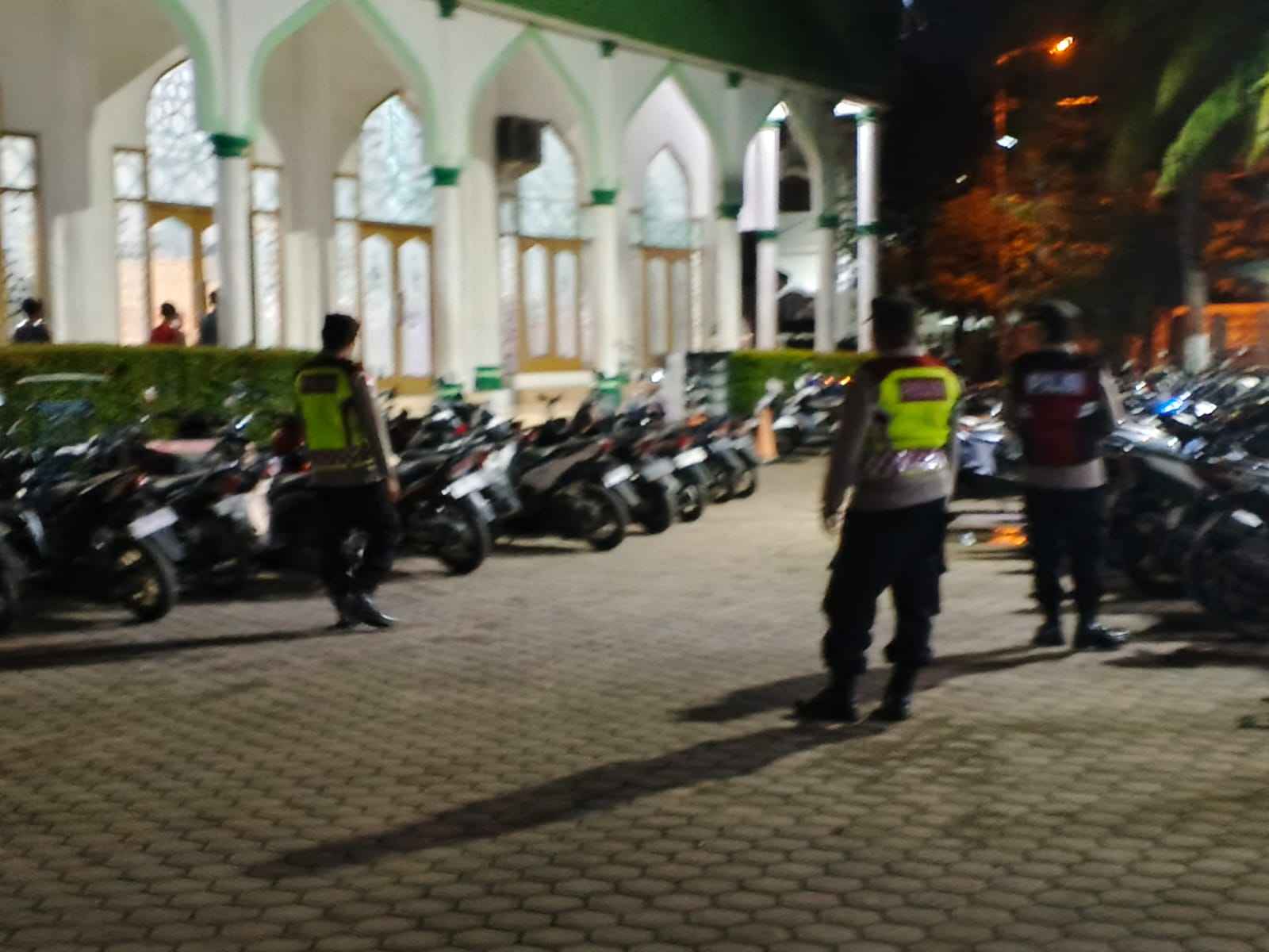 Polresta Banda Aceh Kerahkan Personel Amankan Shalat Tarawih - Tribratanews Polresta Banda Aceh