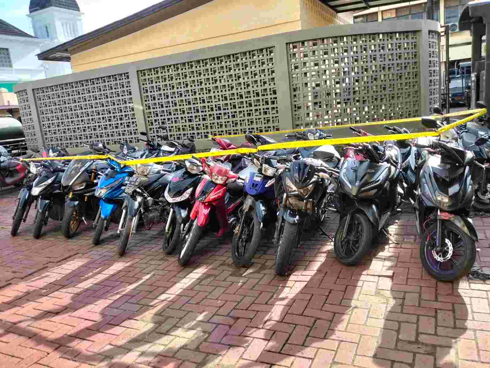 Ganggu Kenyamanan Ibadah Puasa, Polresta Banda Aceh Amanakan Puluhan Motor Balap Liar - Tribratanews Polresta Banda Aceh