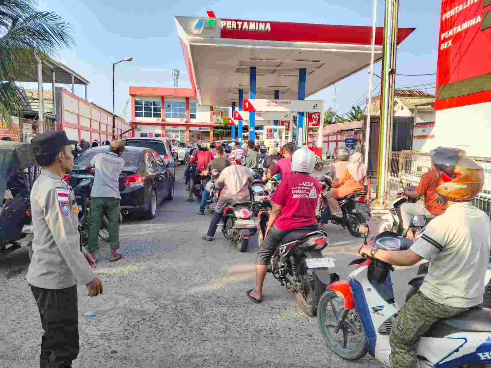 Polisi Laksanakan Pengamanan dan Pengaturan Lalin di SPBU, Antisipasi Antrean Panjang