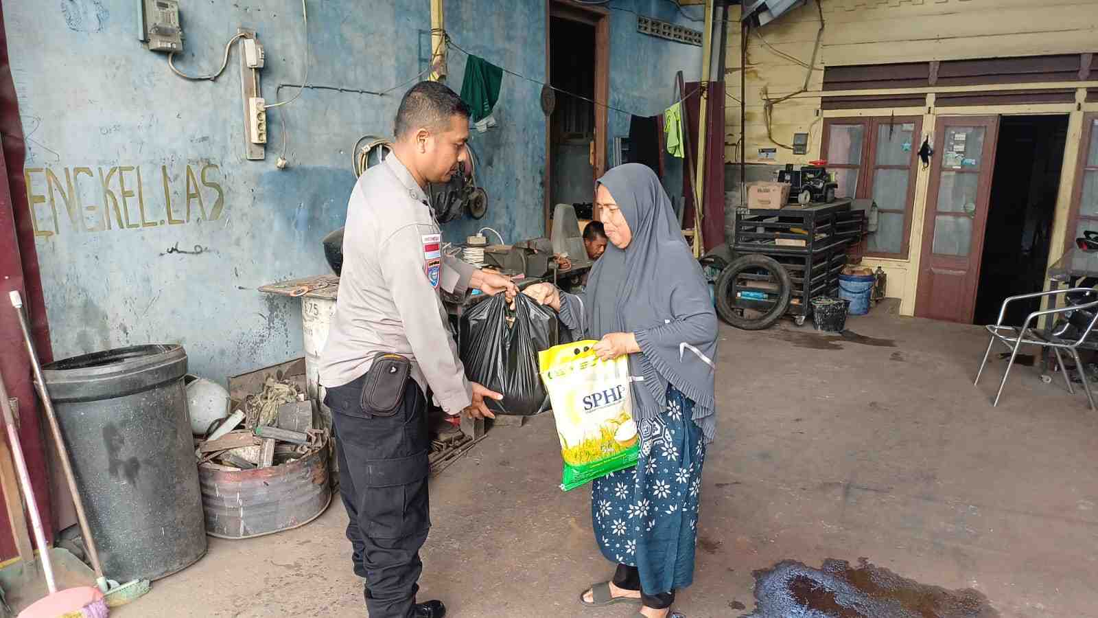 Program Berkah Seribee Disalurkan di Bulan Ramadan, Ini Harapan Kapolsek Banda Raya