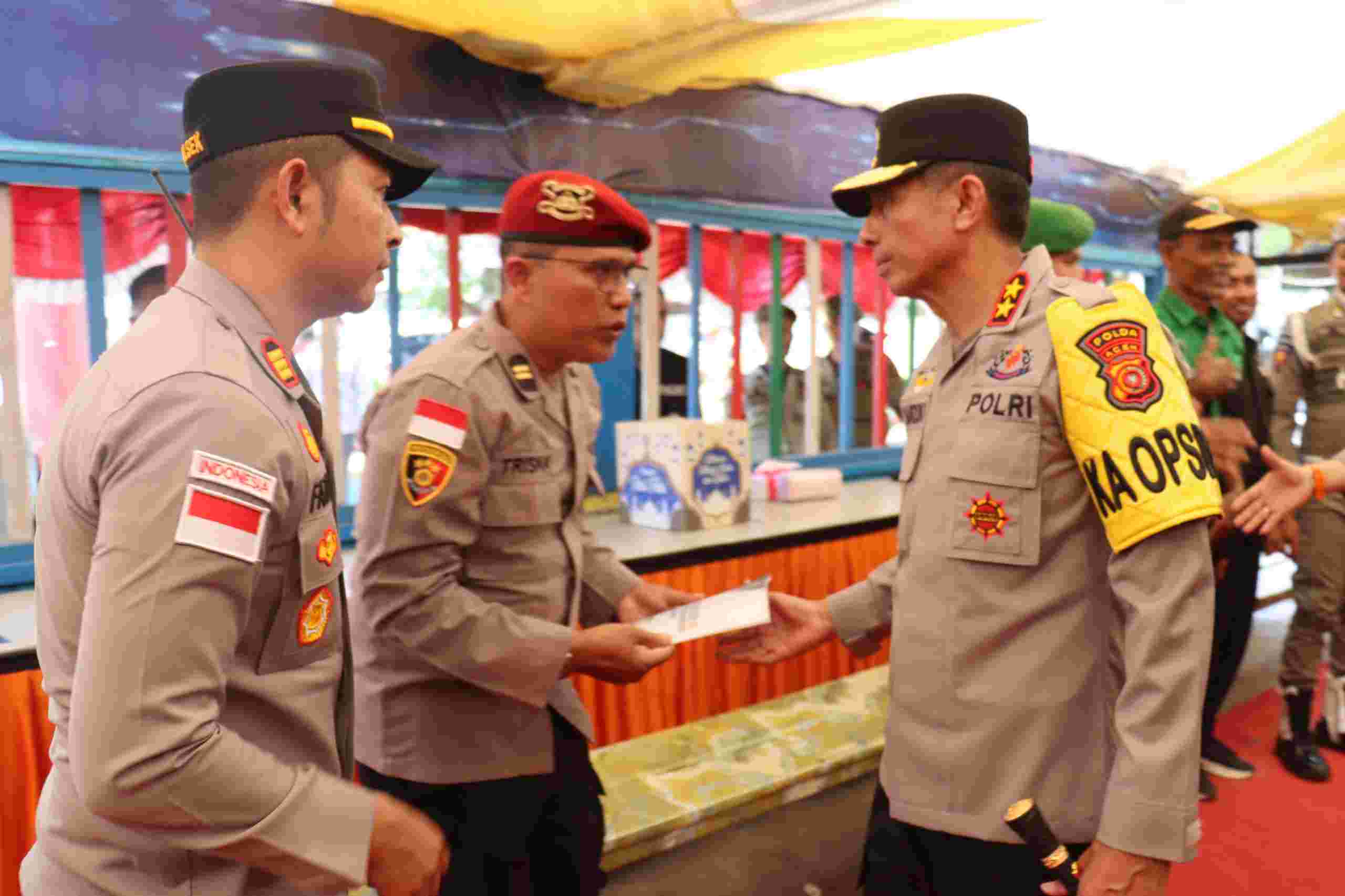 Kapolresta Dampingi Kapolda Aceh Tinjau Pos Pengamaman dan Pelayanan Ops Ketupat Seulawah di Aceh Besar