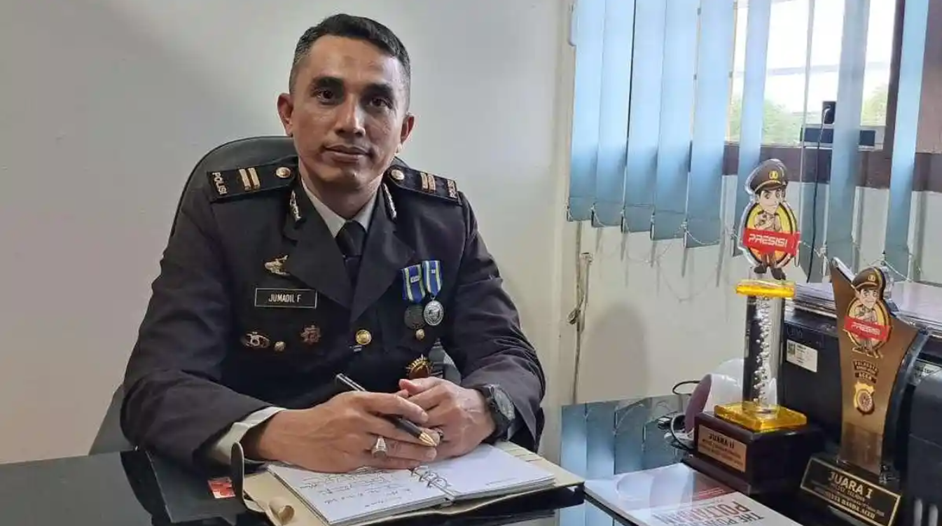 Konsistensi Iptu Jumadil Belasan Tahun Mengajar di Pesantren Tradisional Aceh