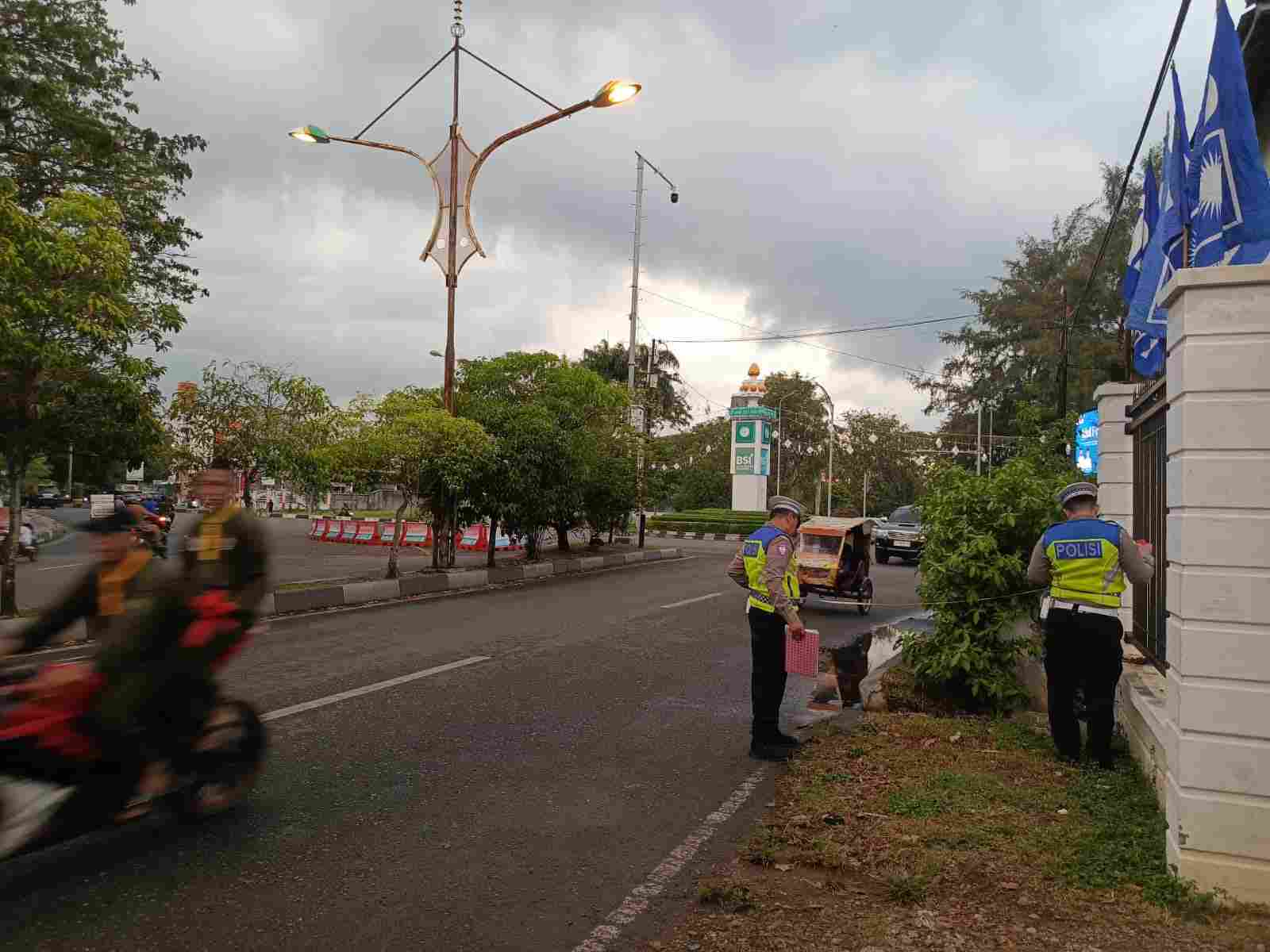 Laka Lantas di Simpang Jam Banda Aceh Menyebabkan Penumpang Sepmor Meninggal Dunia, Polantas Olah TKP 
