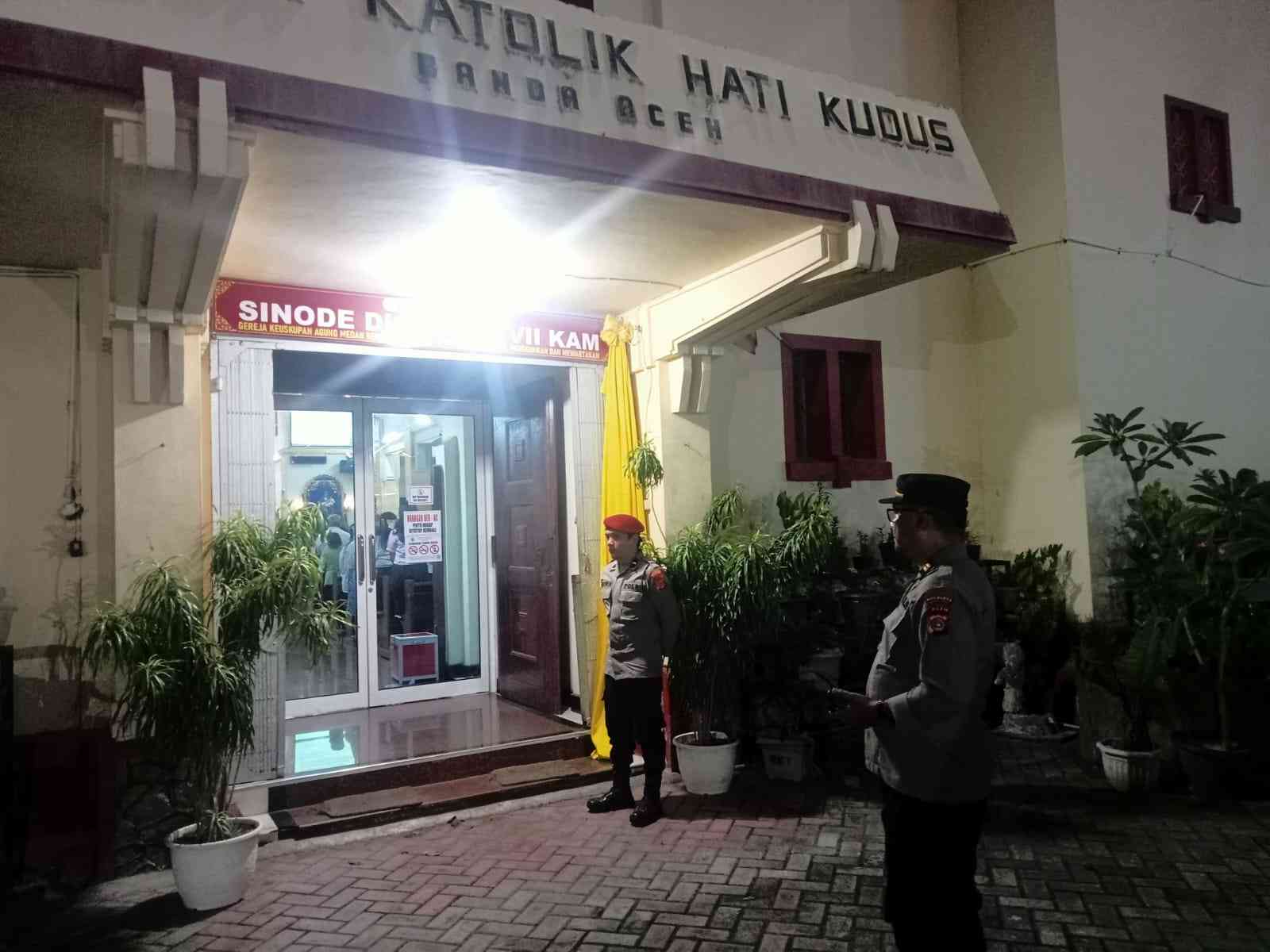 Personel Polresta Banda Aceh Amankan Misa Kamis Putih