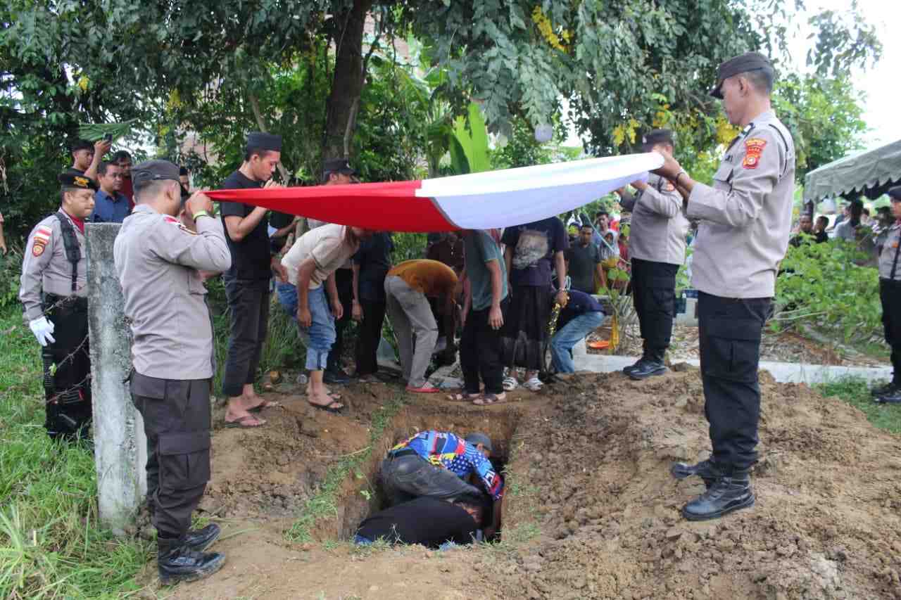 Personel Polresta Banda Aceh Gelar Upacara Pemakaman Bripka Zulfa