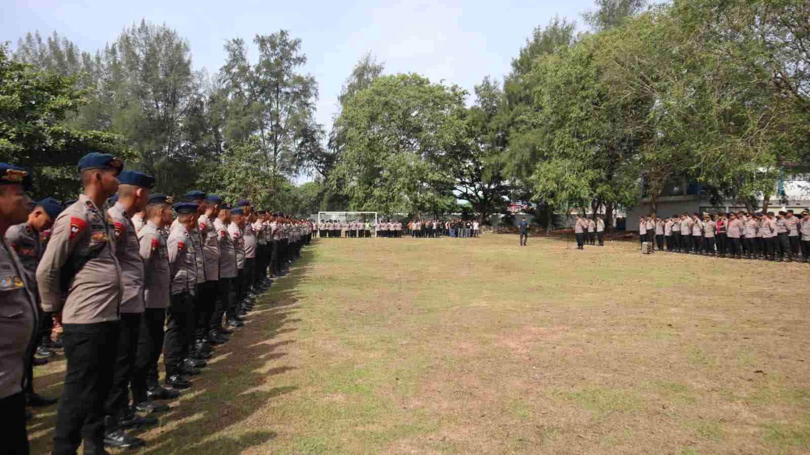 Ratusan Polisi Berikan Pengamanan Aksi Unjurasa di Kantor Gubernur Aceh