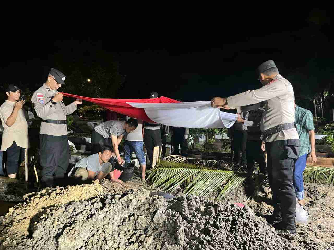 Polresta Banda Aceh Berduka, Pemakaman Aipda Iwan Rezeki Diguyur Hujan 