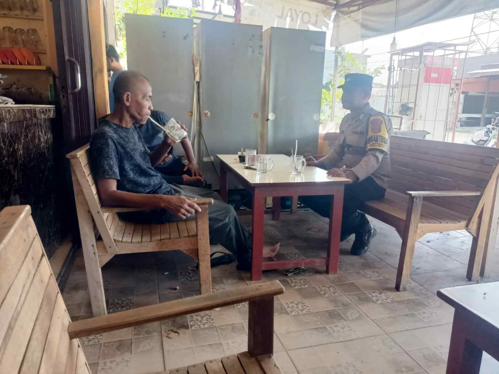 Patroli Dialogis Polisi Polresta Banda Aceh Berikan Imbauan Kamtibmas kepada Warga