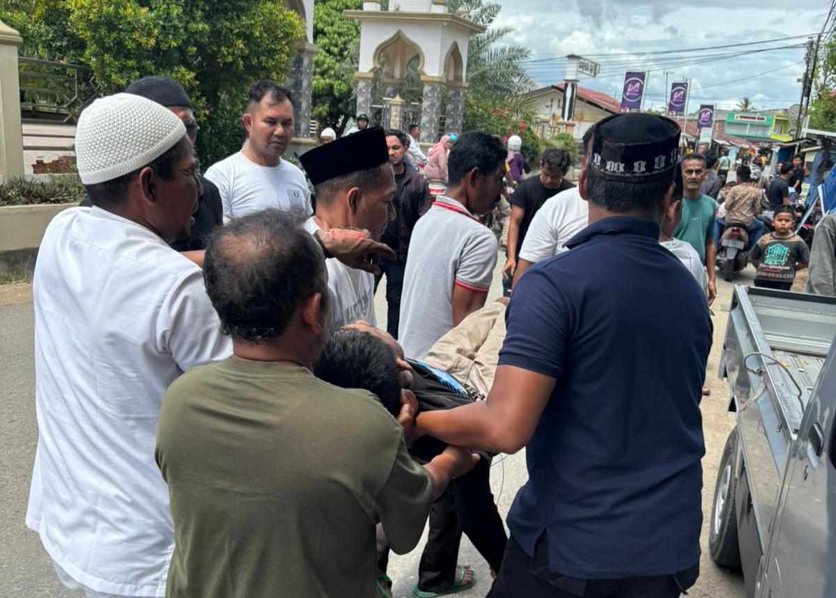Tersengat Listrik, Mekanik Asal Jantho Luka Bakar dan Jatuh dari Tiang Baliho di Darussalam