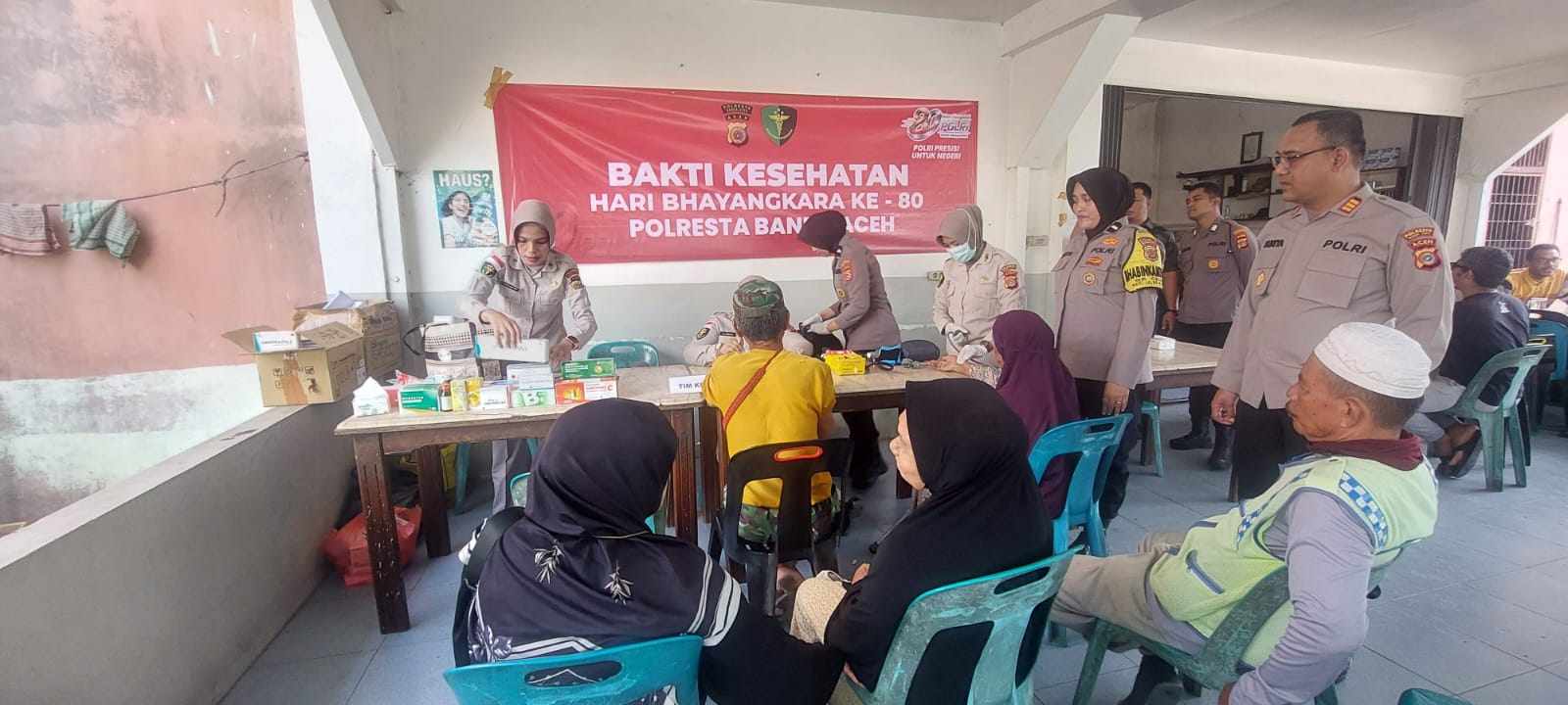 Polsek Ulee Kareng Perkuat Pelayanan Humanis Lewat Bakti Kesehatan HUT Bhayangkara ke-80