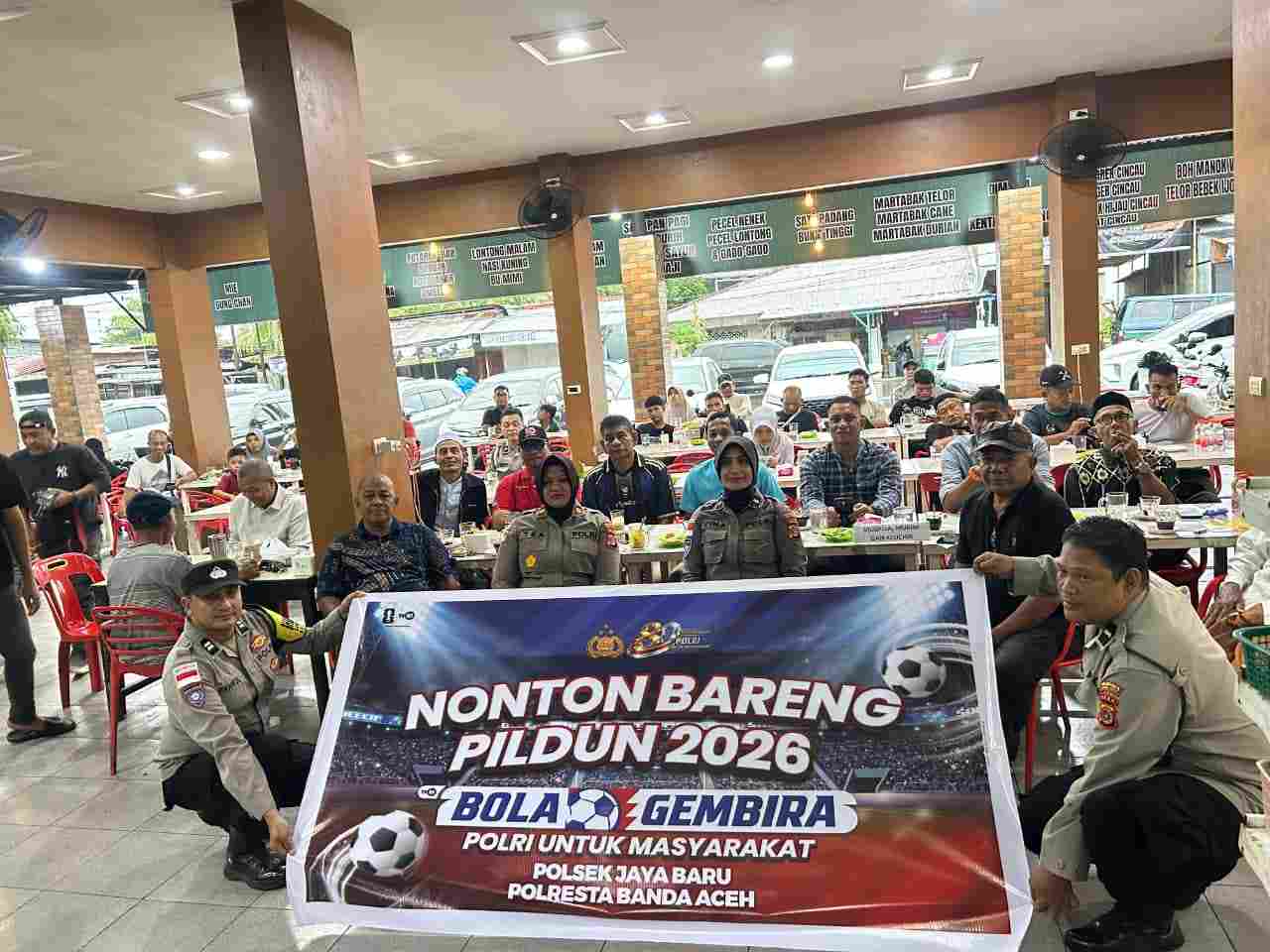 Polsek Jajaran Polresta Banda Aceh Nobar Piala Dunia 2026 Bersama Warga di Berbagai Lokasi