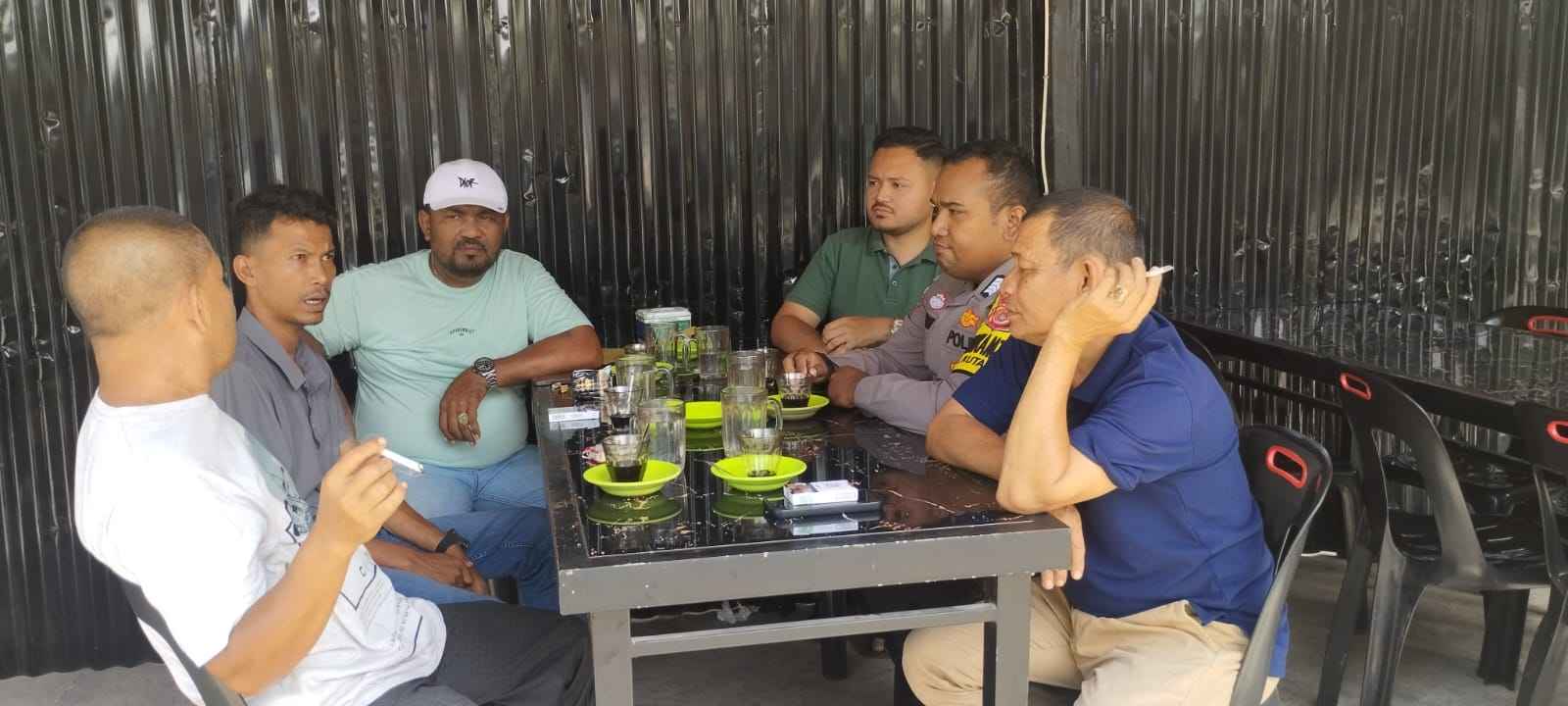 Warga Senang Bhabinkamtibmas Polresta Banda Aceh Menyambangi Desa Binaan - Tribratanews Polresta Banda Aceh