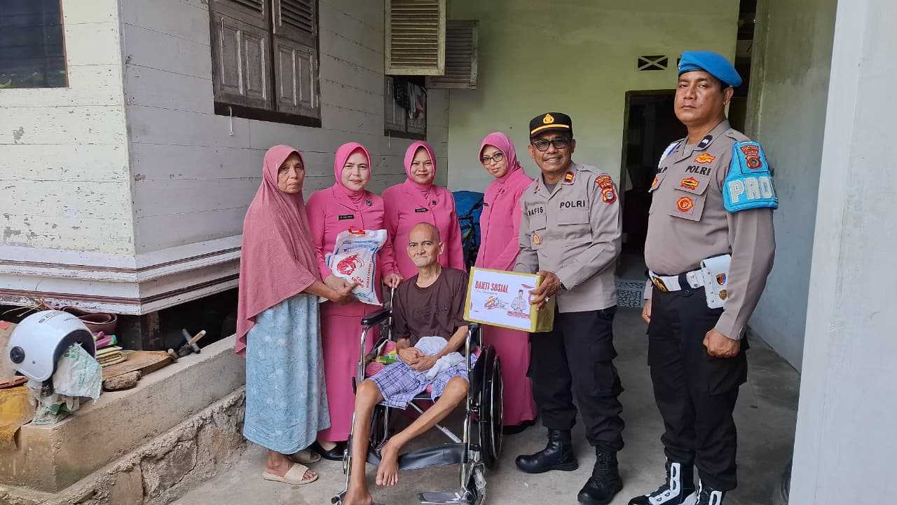 Warga Tiga Desa Terima Bantuan Sosial dari Polsek Blang Bintang Sambut Hari Bhayangkara ke-80
