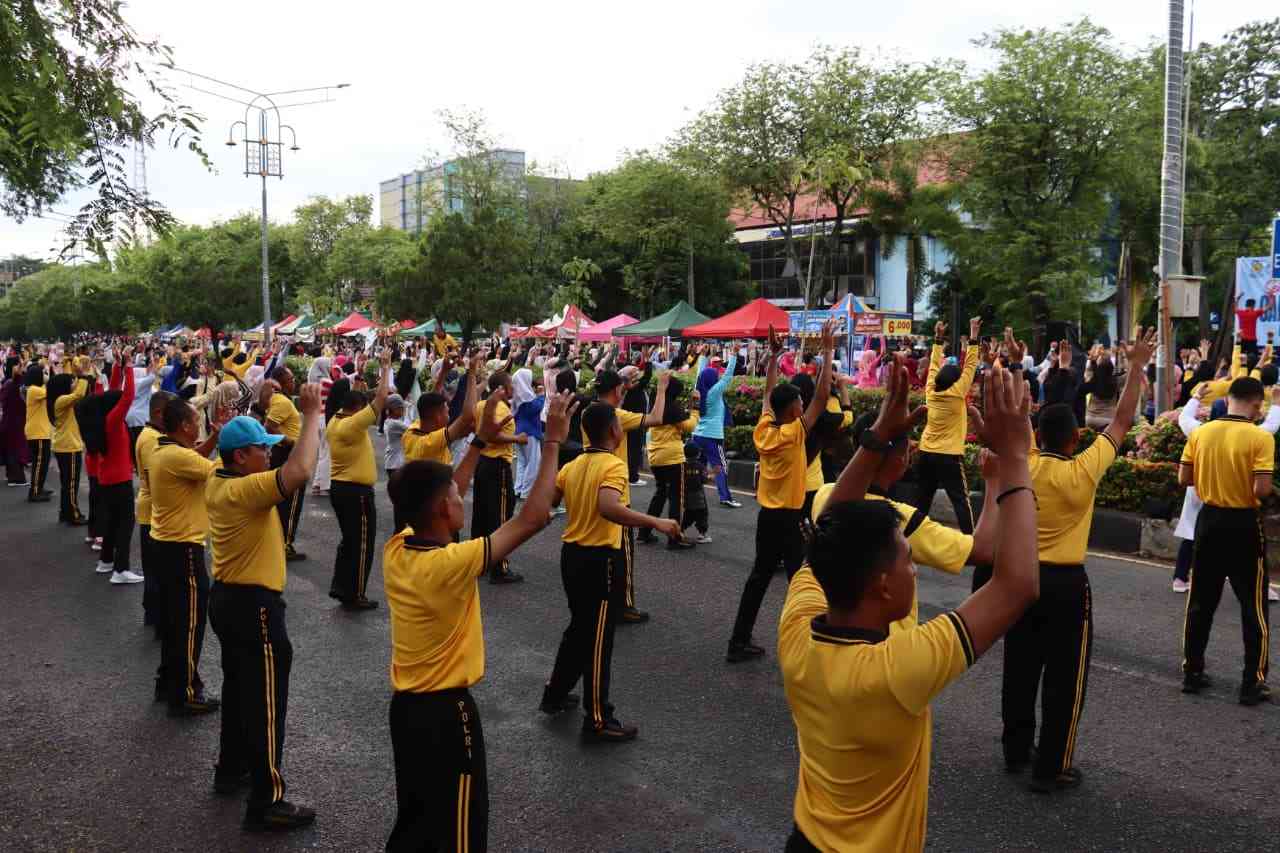 Sinergi Polresta dan Masyarakat Penuh Semangat Warnai Car Free Day Kota Banda Aceh - Tribratanews Polresta Banda Aceh
