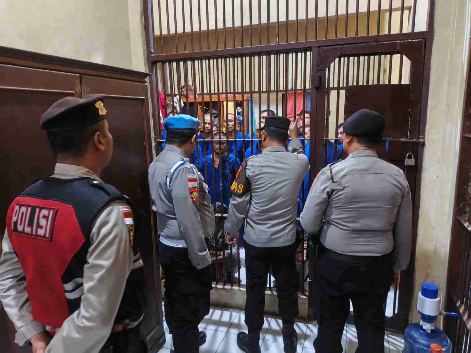 Propam dan Piket Fungsi Laksanakan Pengawasan Rutin di Rutan Polresta Banda Aceh - Tribratanews Polresta Banda Aceh