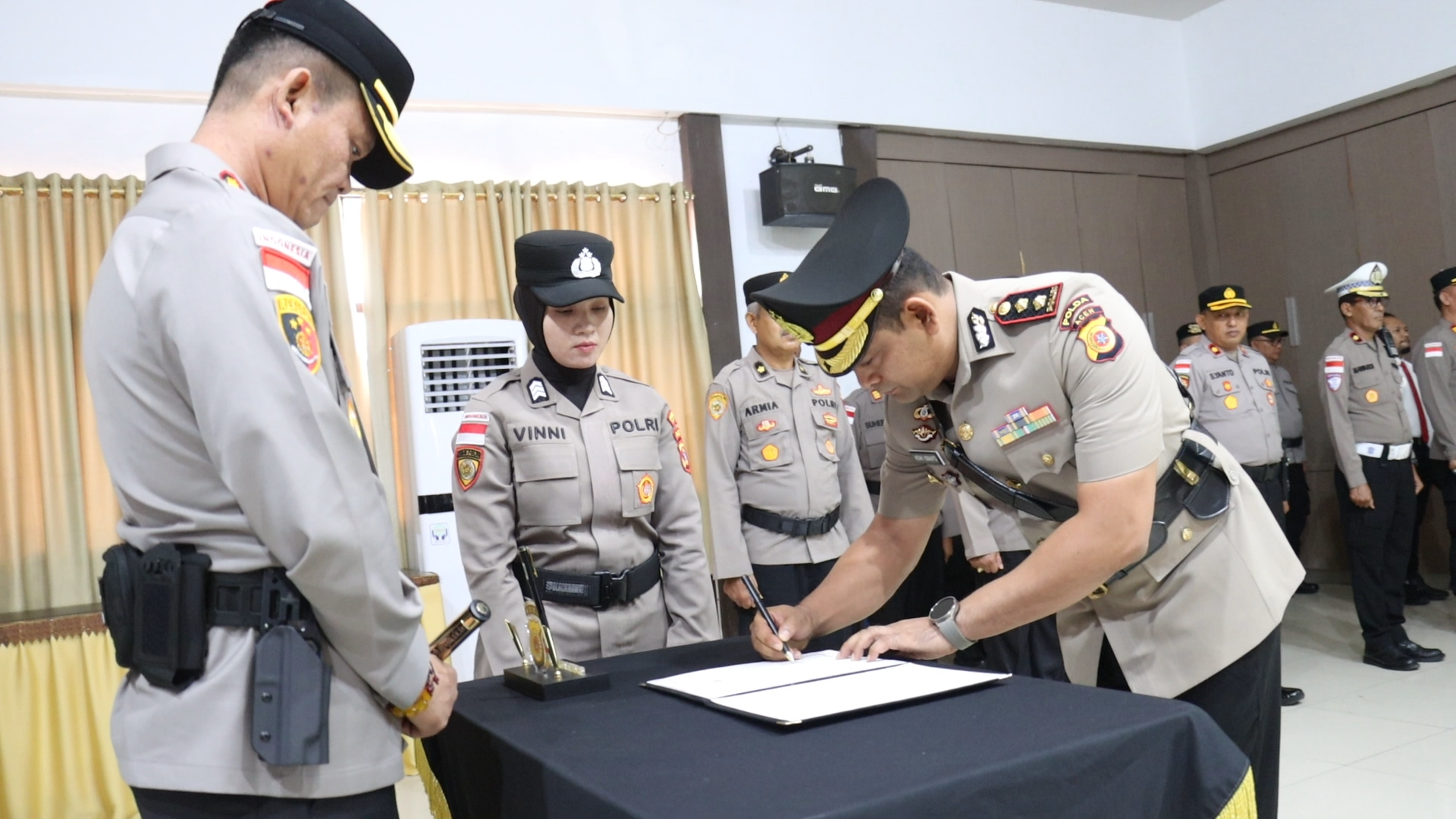 AKBP Henki Ismanto Serahkan Jabatan Wakapolresta kepada Kapolresta Banda Aceh