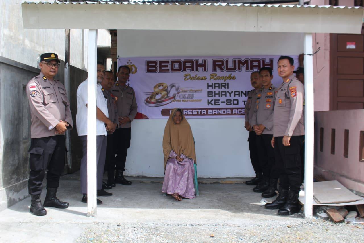 Bedah Rumah Selesai, Asmawati Berterima Kasih kepada Kapolresta Banda Aceh