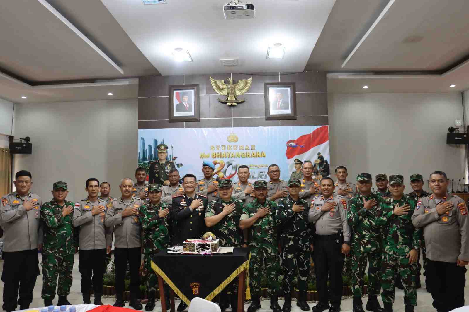 Kodim 0101/KBA Berikan Kejutan untuk Polresta Banda Aceh di Hari Bhayangkara ke-80