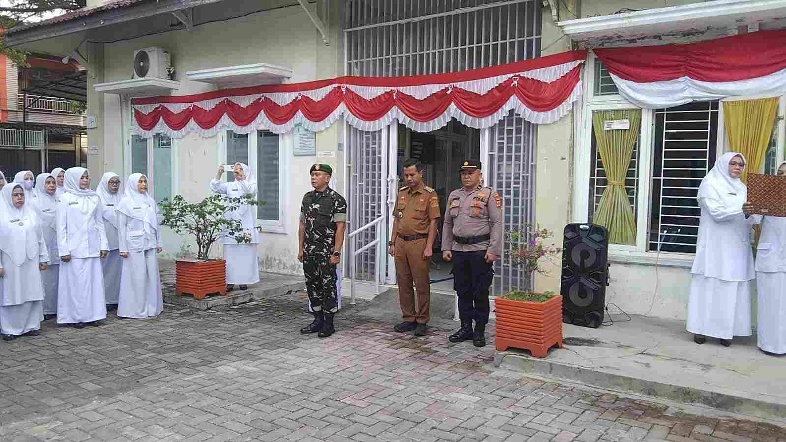 Apel Bersama Tingkatkan Sinergitas TNI-Polri dengan Puskesmas Ingin Jaya dalam Memberikan Pelayanan kepada Masyarakat