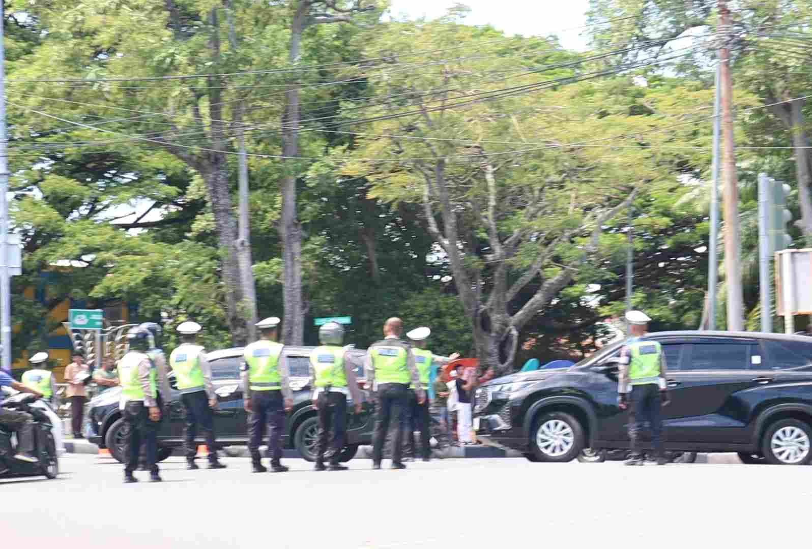 Peringatan HDA Terurai Lancar, Polantas Polresta Banda Aceh Atur Lalu Lintas di Sejumlah Titik Kemacetan