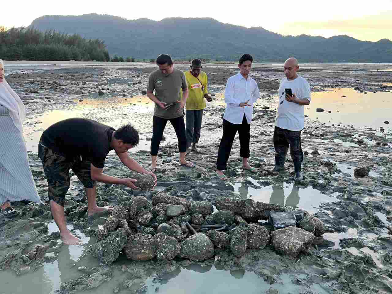 Polsek Peukan Bada Telusuri Lokasi Penemuan Dugaan Tulang Belulang Manusia yang Viral di Media Sosial