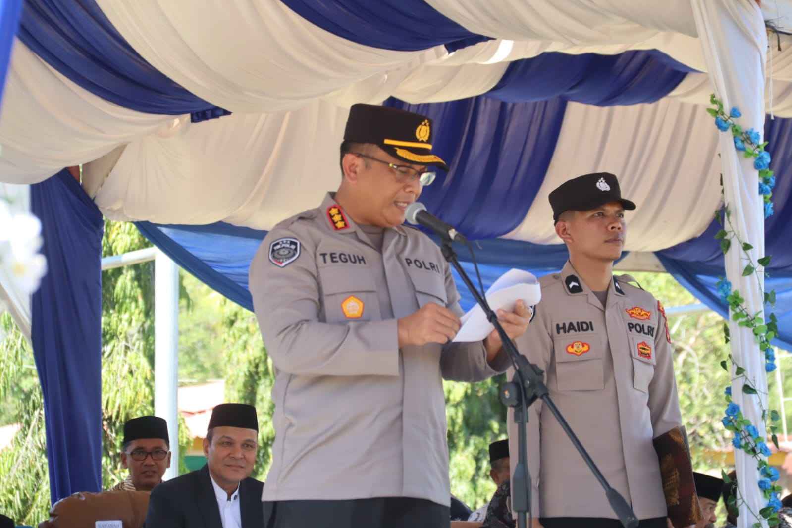 Kapolda Aceh Titip Empat Pesan kepada Santri Pesantren Tgk Chiek Oemar Diyan