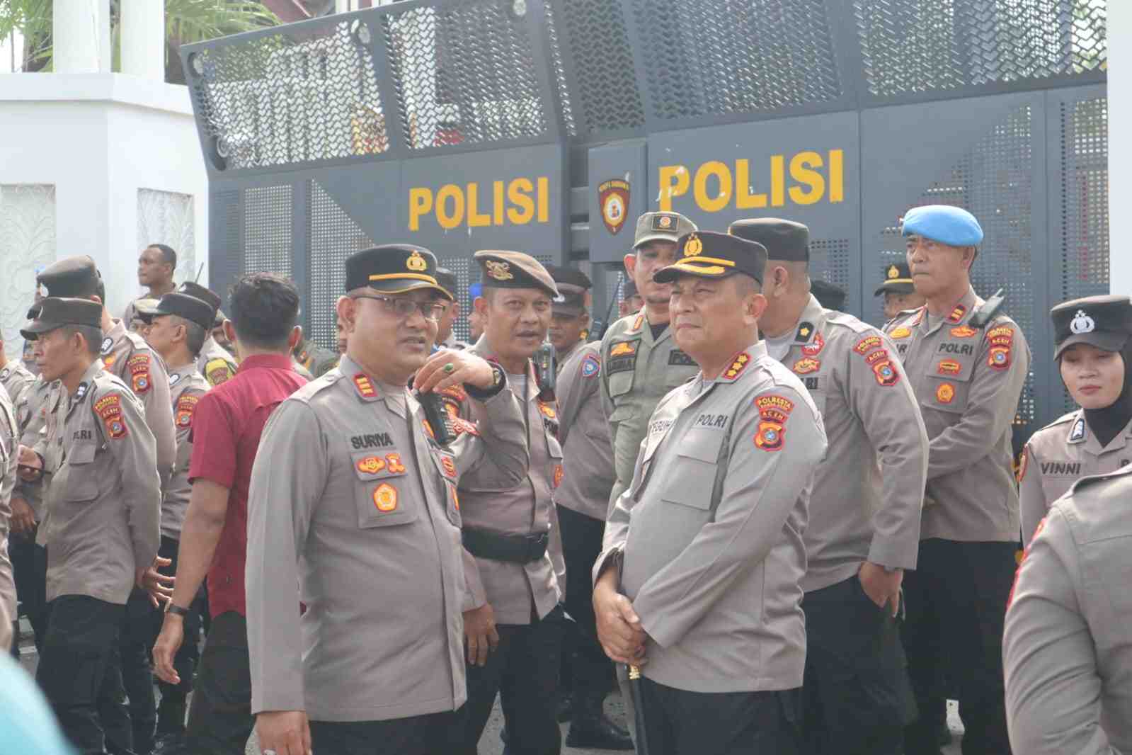 Beberapa Jam Usai Dilantik Jadi Kapolresta Banda Aceh, Kombes Teguh Langsung Pimpin Pengamanan Aksi Mahasiswa