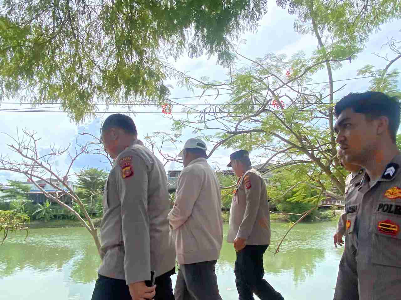 Prihatin Sampah Betebaran di Pinggir Krueng Aceh, Polresta Banda Aceh Siap Lakukan Pembersihan